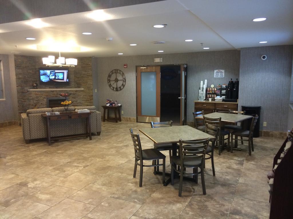 Baymont By Wyndham Minot Hotel Interior photo